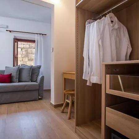 Holiday home Alexandras Stone House