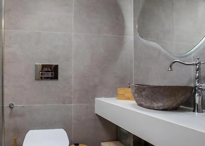 Alexandras Stone House *